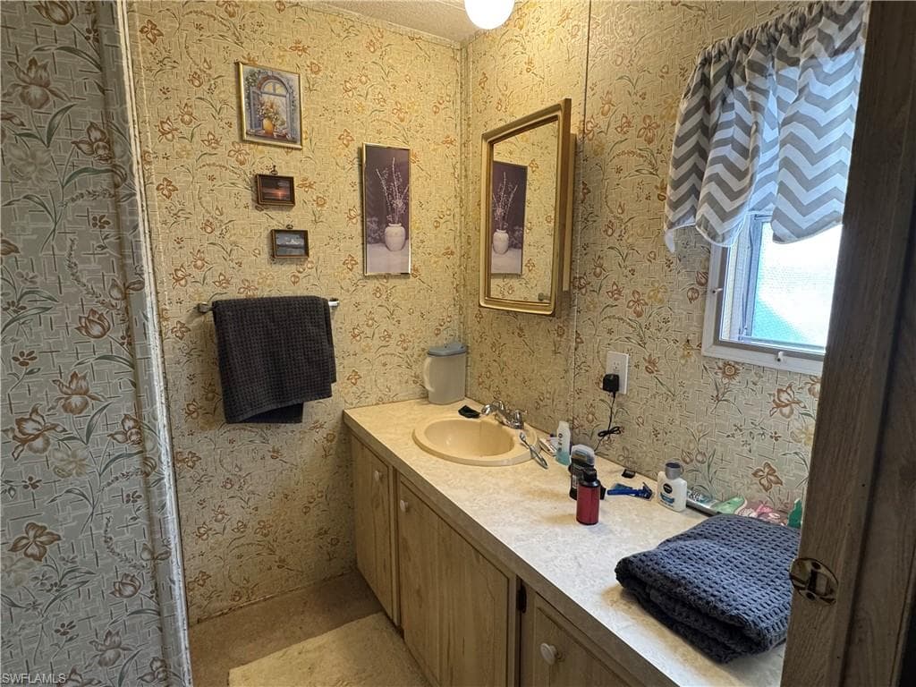 234 Lamplighter LN, NORTH FORT MYERS FL 33917-19