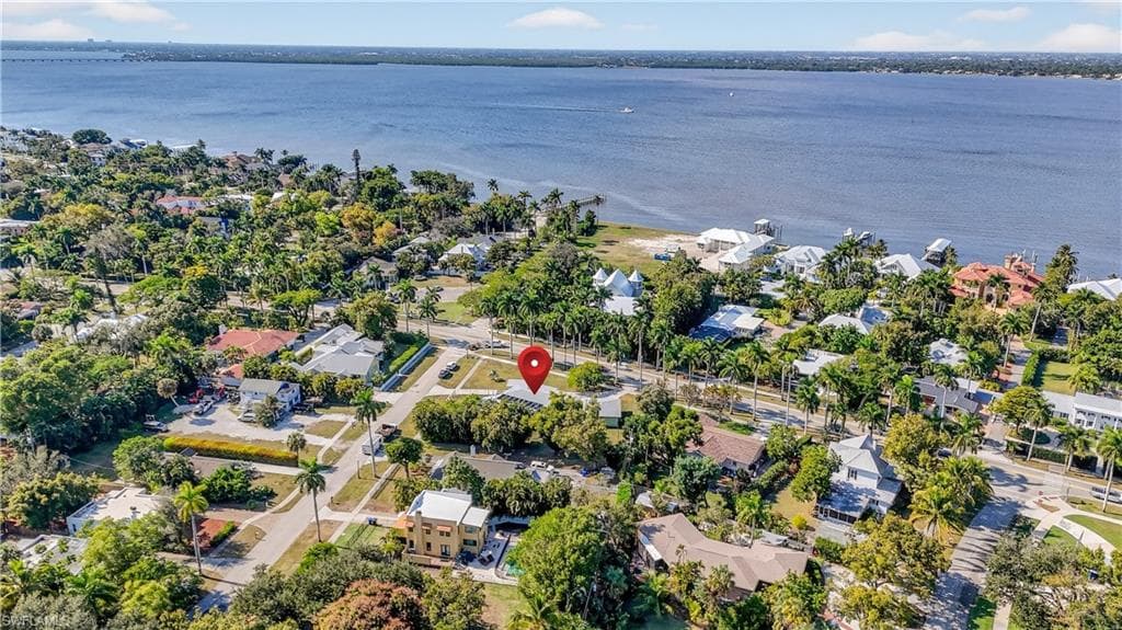 2741 McGregor BLVD, FORT MYERS FL 33901-45