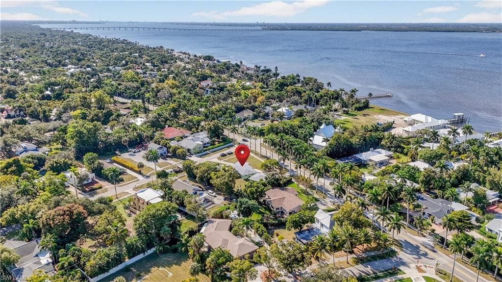 2741 McGregor BLVD, FORT MYERS FL 33901-46