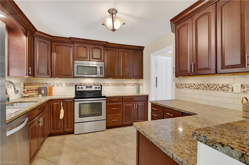 2741 McGregor BLVD, FORT MYERS FL 33901-8