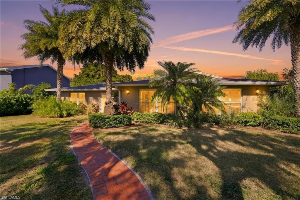 74 Aqua LN, NORTH FORT MYERS FL 33903-1