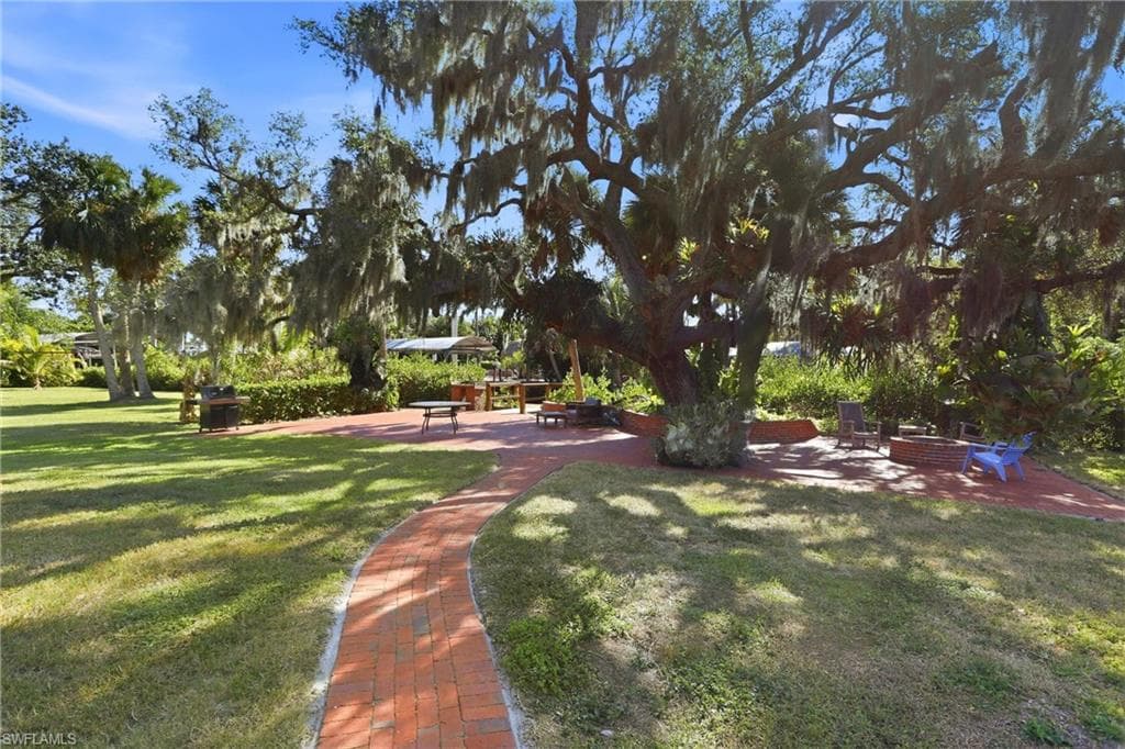 74 Aqua LN, NORTH FORT MYERS FL 33903-41
