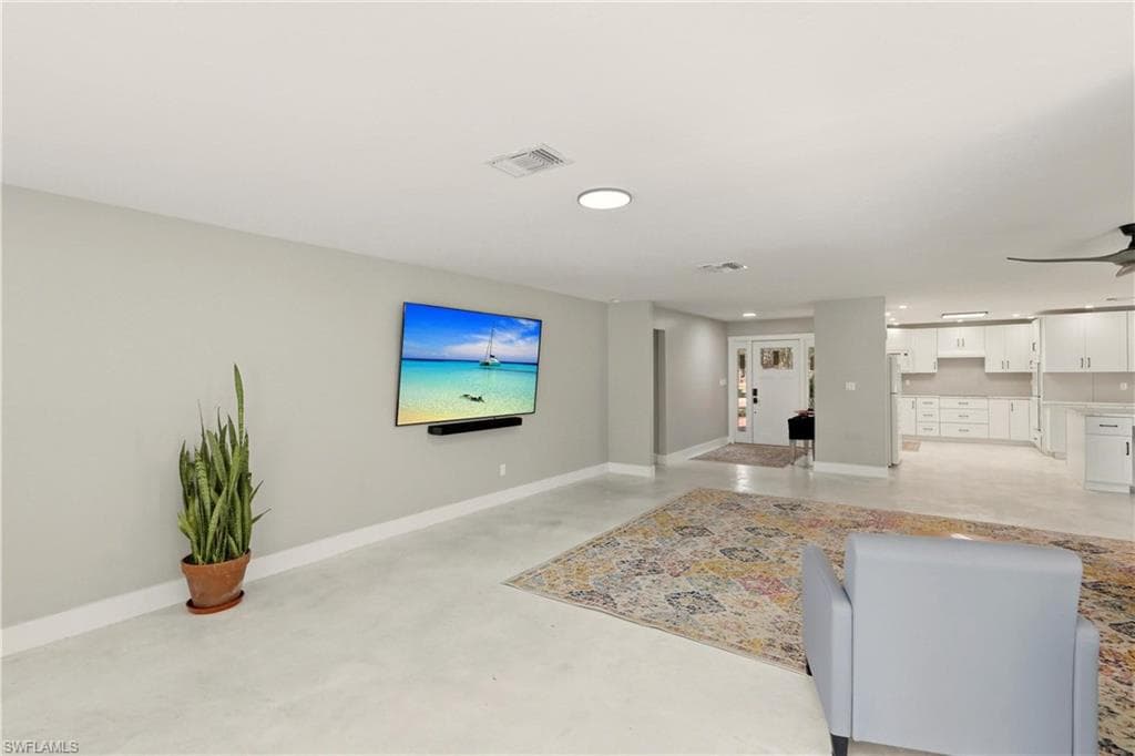 74 Aqua LN, NORTH FORT MYERS FL 33903-12