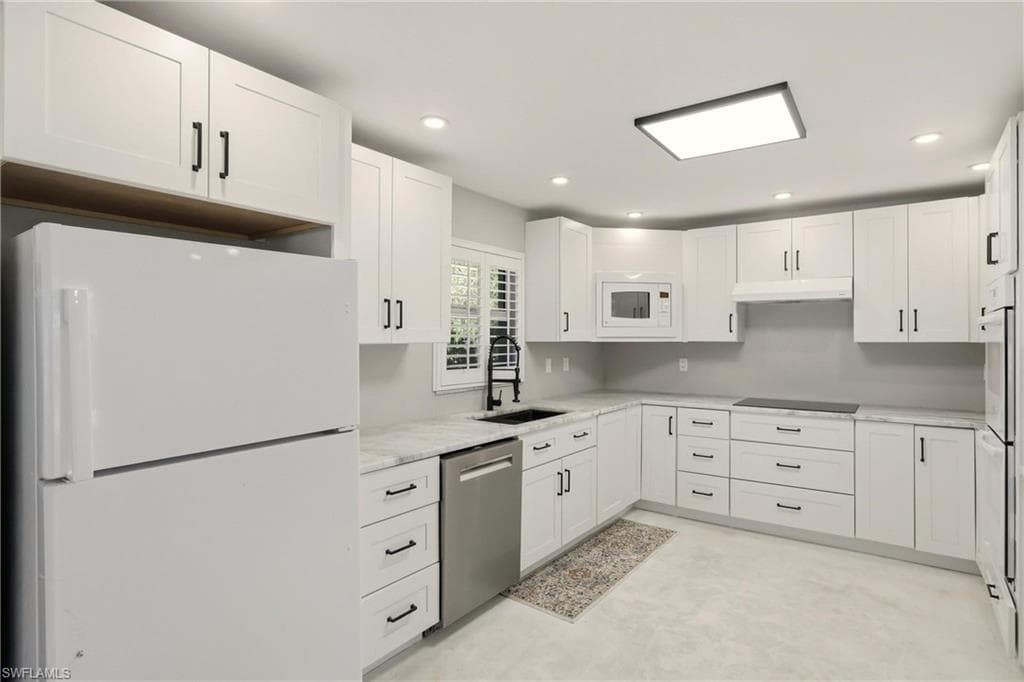 74 Aqua LN, NORTH FORT MYERS FL 33903-16
