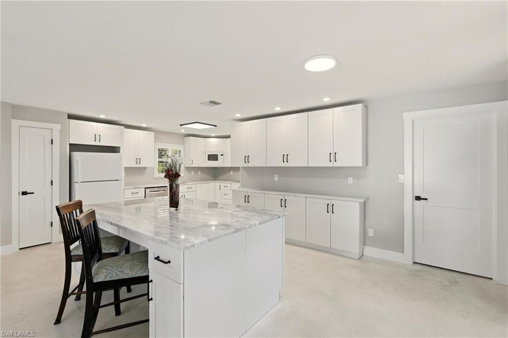 74 Aqua LN, NORTH FORT MYERS FL 33903-15