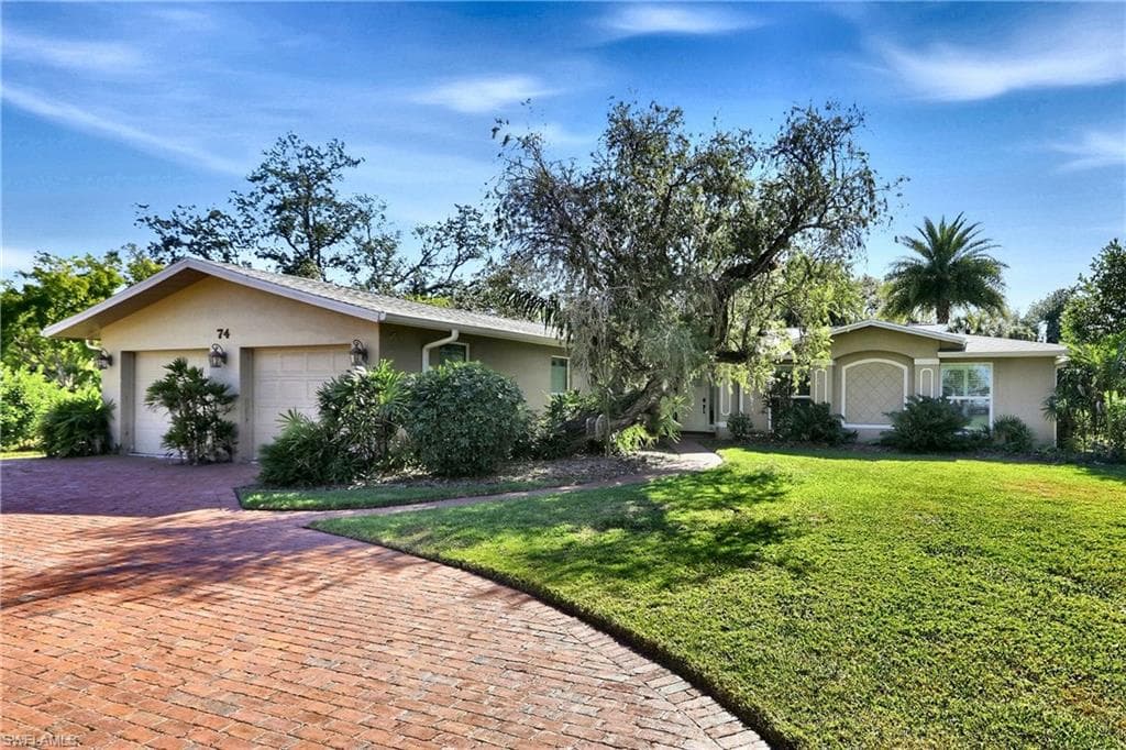 74 Aqua LN, NORTH FORT MYERS FL 33903-2