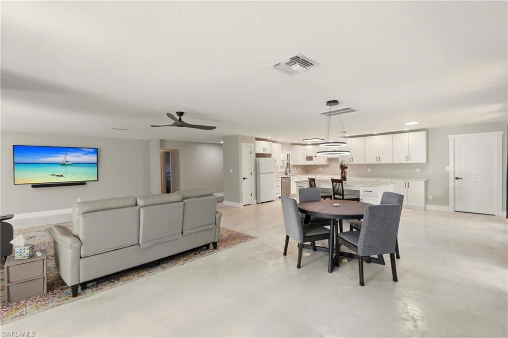 74 Aqua LN, NORTH FORT MYERS FL 33903-13