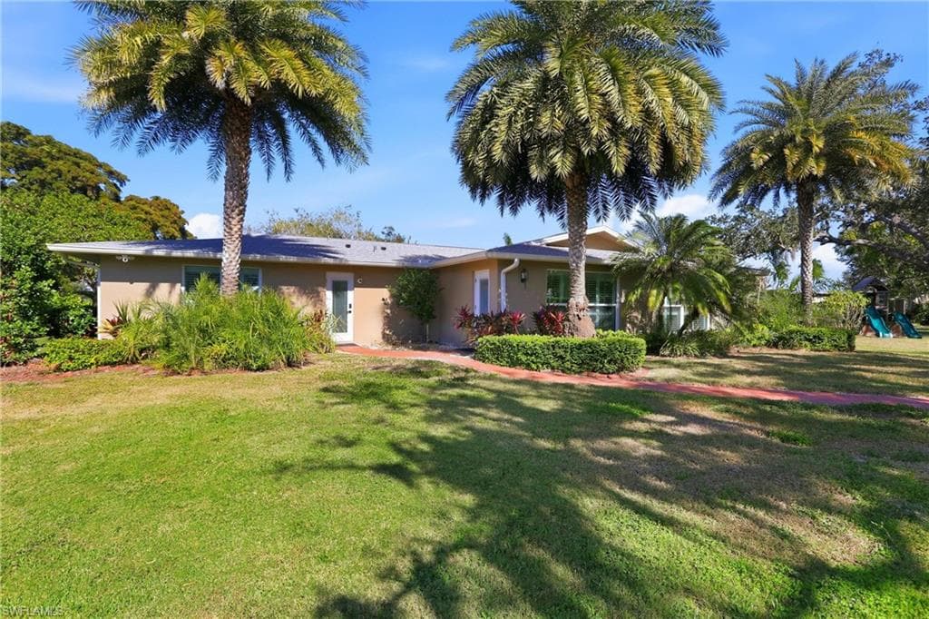 74 Aqua LN, NORTH FORT MYERS FL 33903-40