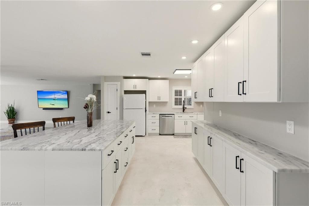 74 Aqua LN, NORTH FORT MYERS FL 33903-17