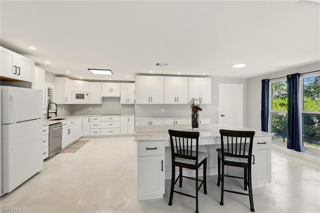 74 Aqua LN, NORTH FORT MYERS FL 33903-14