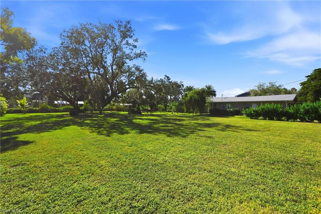 74 Aqua LN, NORTH FORT MYERS FL 33903-47