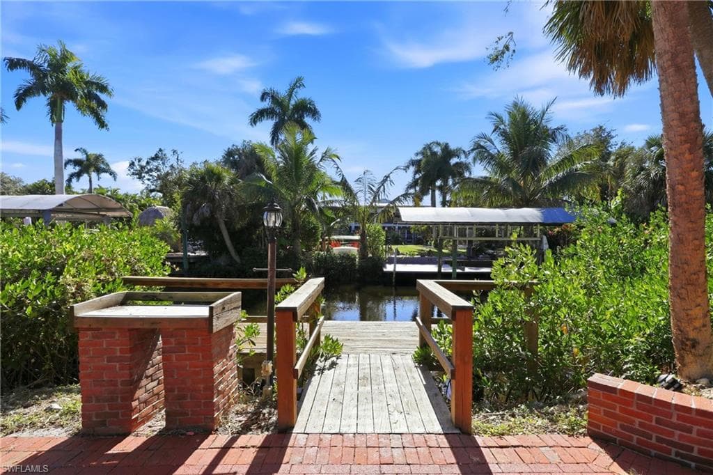 74 Aqua LN, NORTH FORT MYERS FL 33903-43