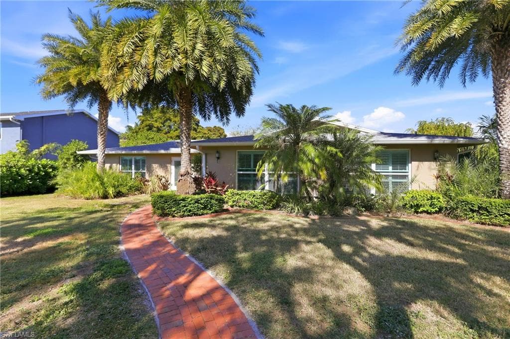 74 Aqua LN, NORTH FORT MYERS FL 33903-39