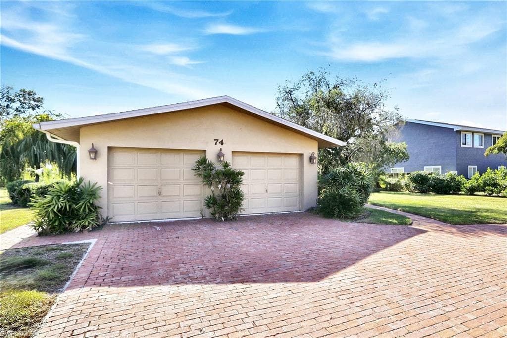 74 Aqua LN, NORTH FORT MYERS FL 33903-3