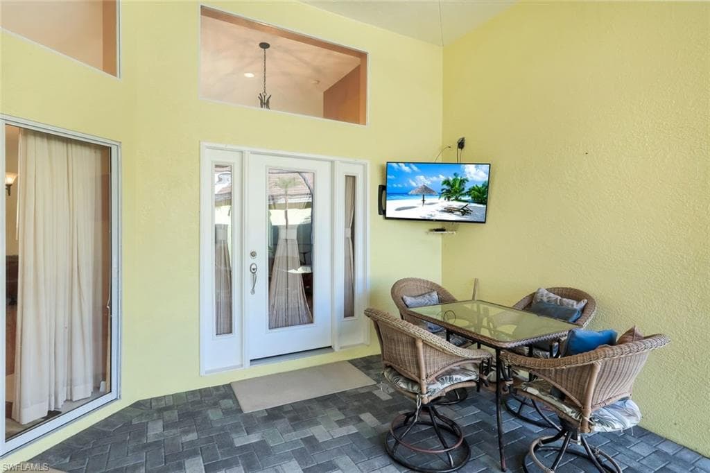 1201 Jardin DR, NAPLES FL 34104-25