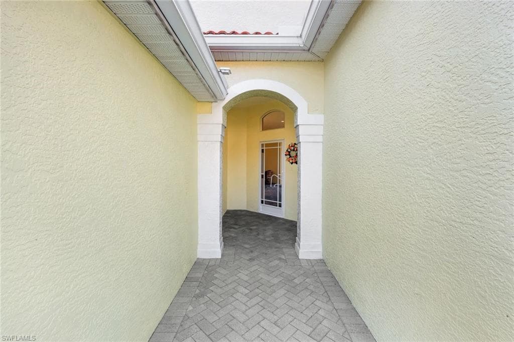 1201 Jardin DR, NAPLES FL 34104-2