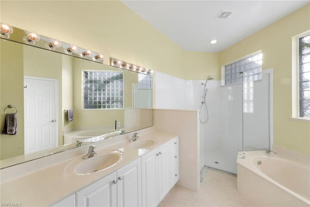 1201 Jardin DR, NAPLES FL 34104-17