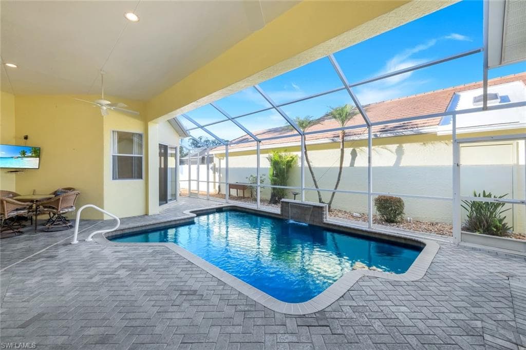 1201 Jardin DR, NAPLES FL 34104-28