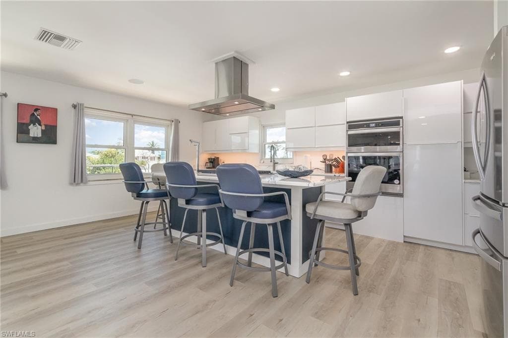 240 Driftwood LN, FORT MYERS BEACH FL 33931-5