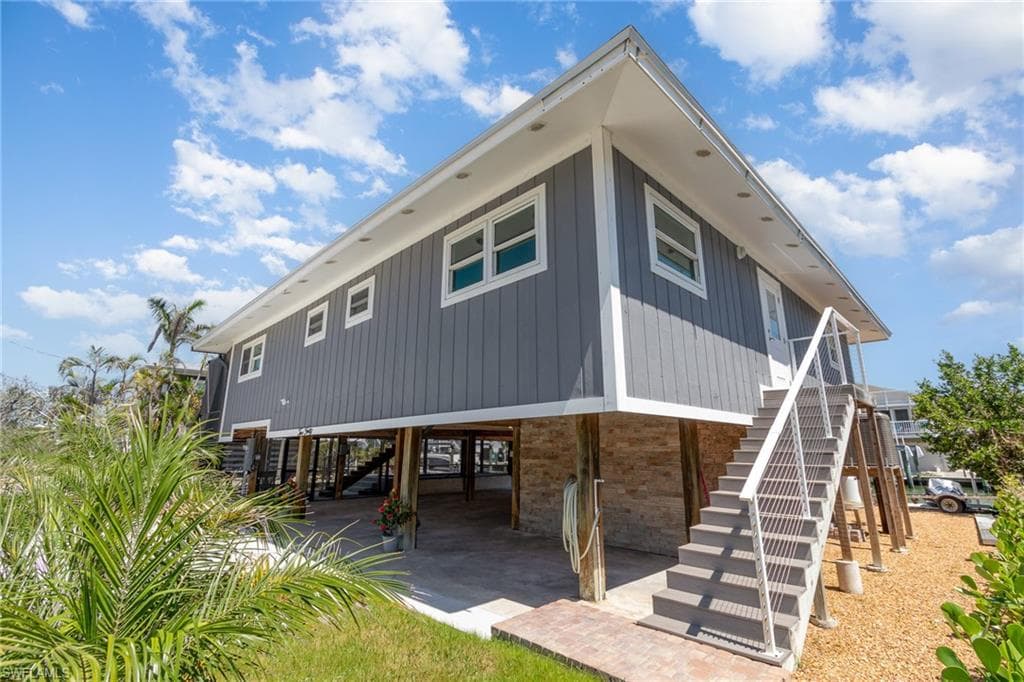 240 Driftwood LN, FORT MYERS BEACH FL 33931-27