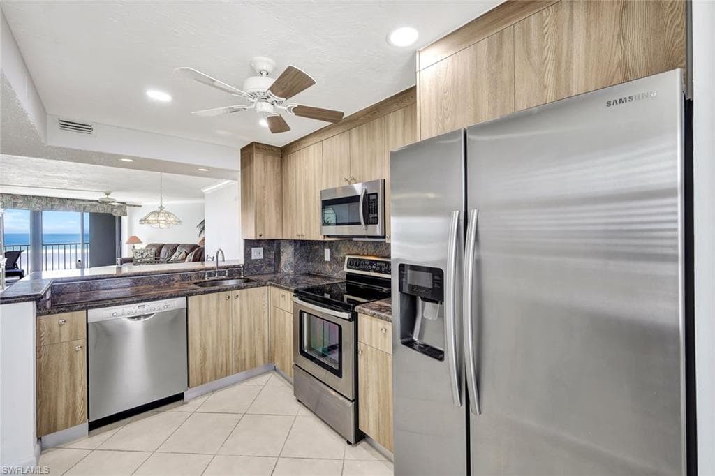 320 Seaview CT # 804, MARCO ISLAND FL 34145-5