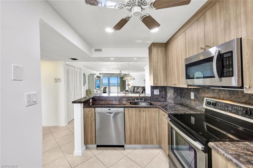 320 Seaview CT # 804, MARCO ISLAND FL 34145-23