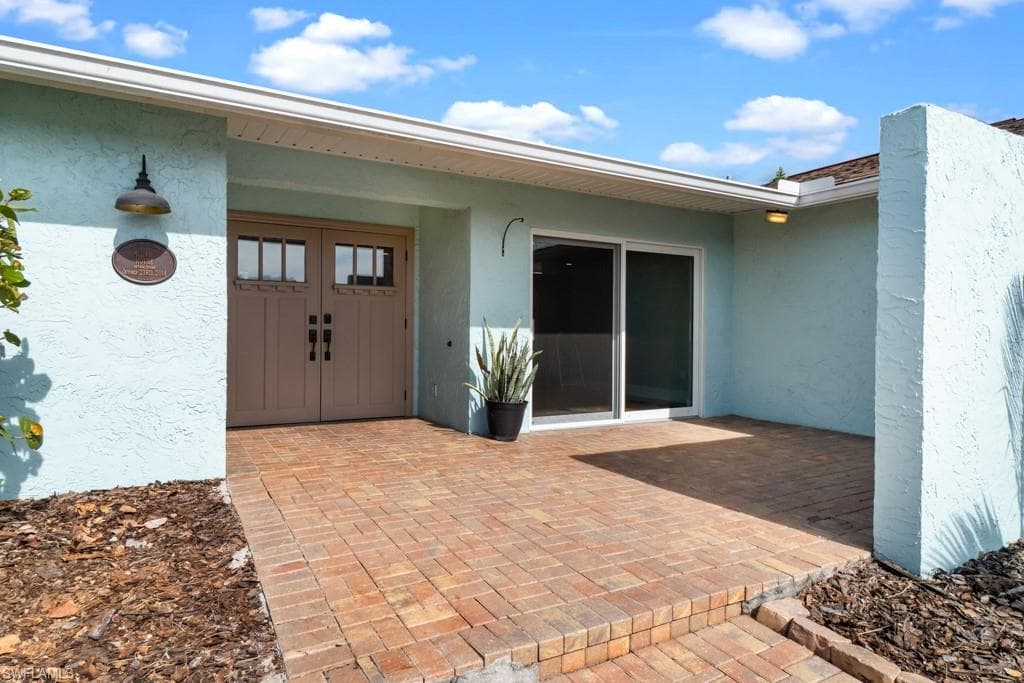 1384 Burgundy DR, FORT MYERS FL 33919-42