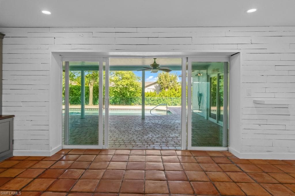 1384 Burgundy DR, FORT MYERS FL 33919-15