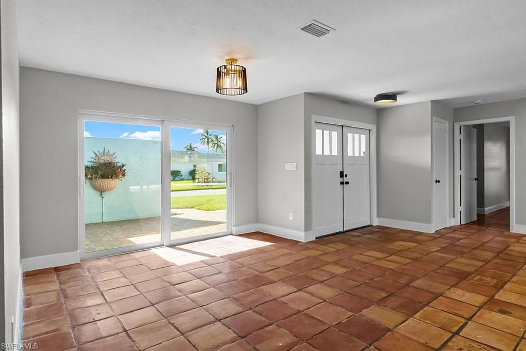 1384 Burgundy DR, FORT MYERS FL 33919-23