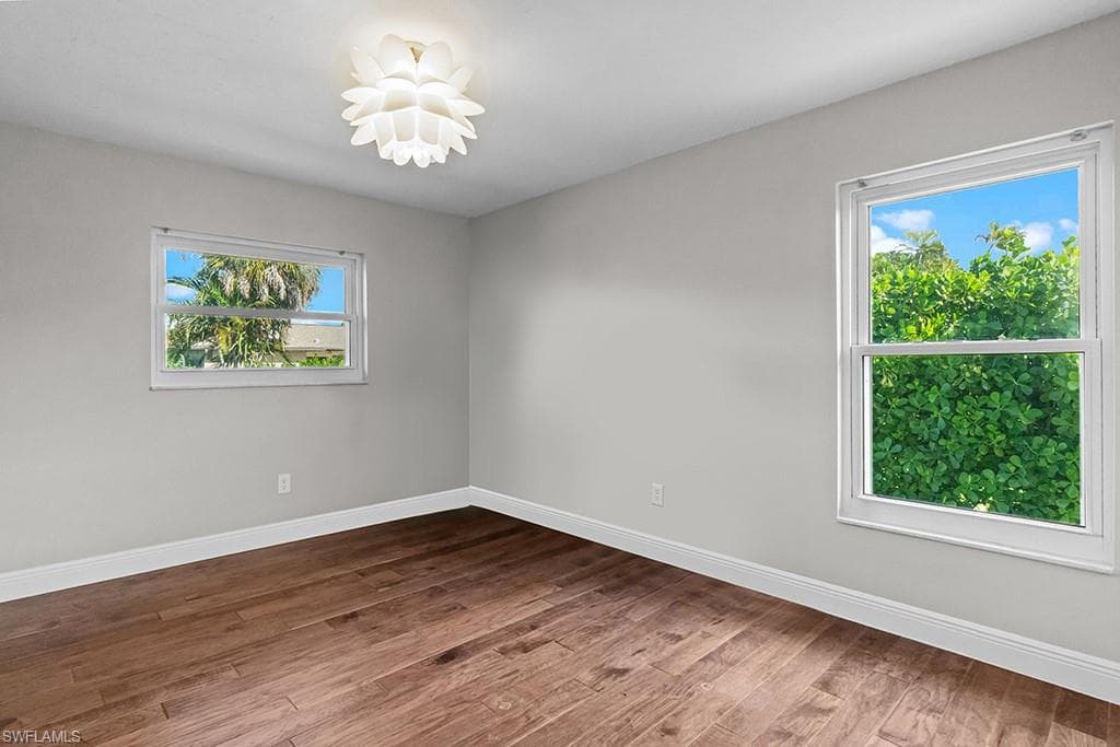 1384 Burgundy DR, FORT MYERS FL 33919-29