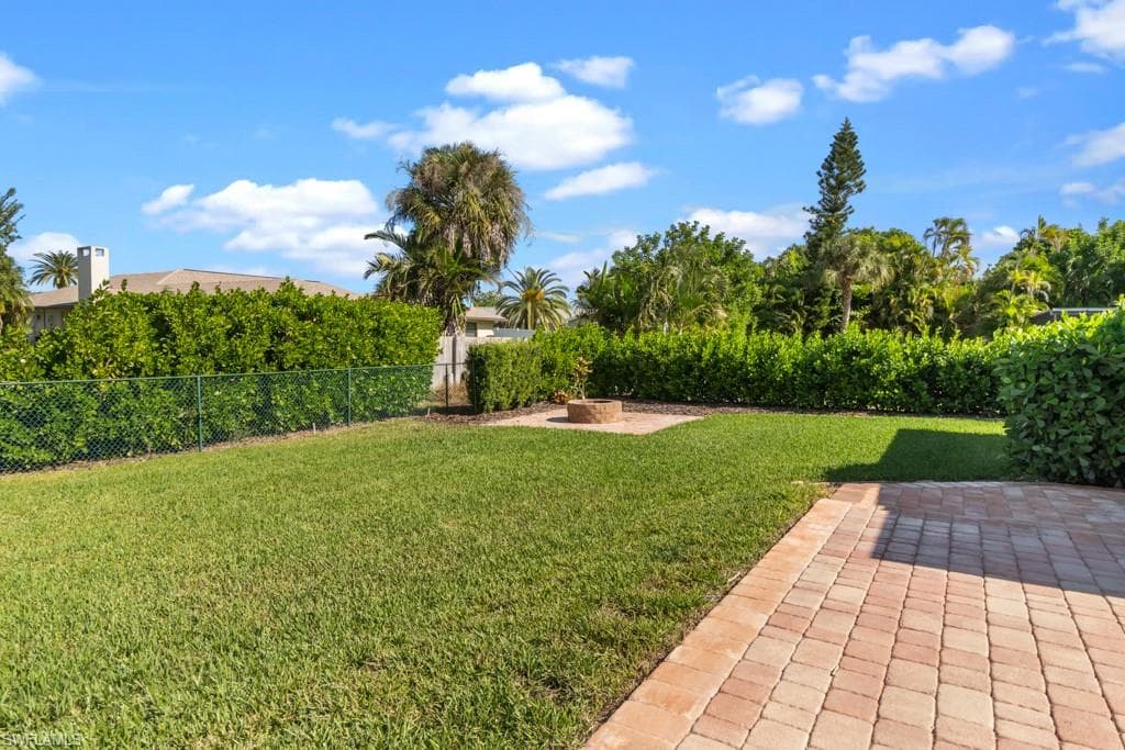 1384 Burgundy DR, FORT MYERS FL 33919-39