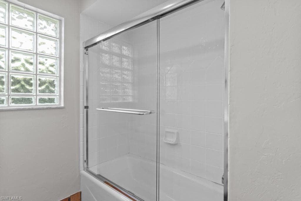 1384 Burgundy DR, FORT MYERS FL 33919-28