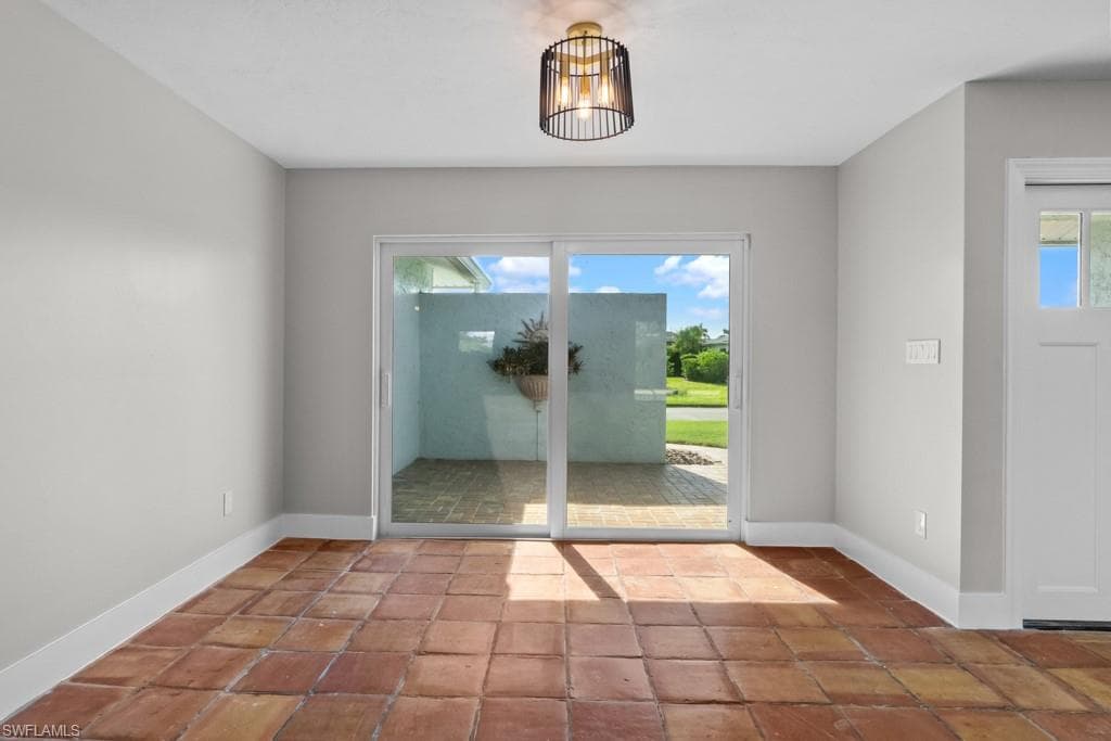 1384 Burgundy DR, FORT MYERS FL 33919-24