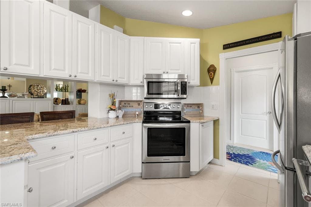 5058 Kingston WAY, NAPLES FL 34119-14