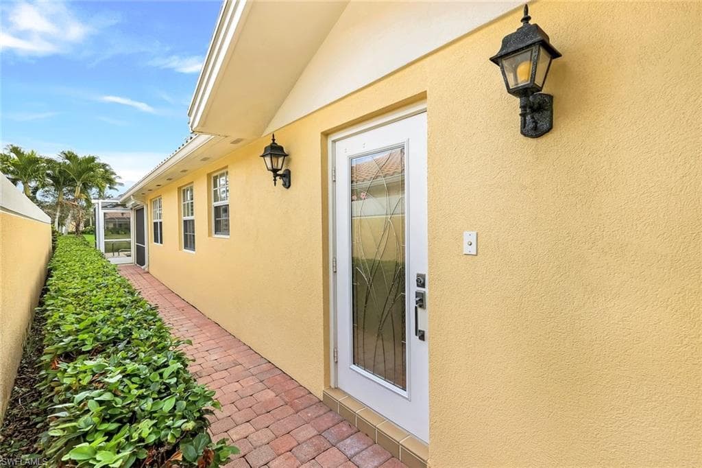 5058 Kingston WAY, NAPLES FL 34119-3