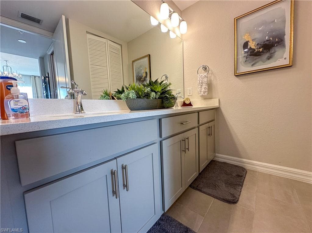 163 Indies DR E # 206, NAPLES FL 34114-26