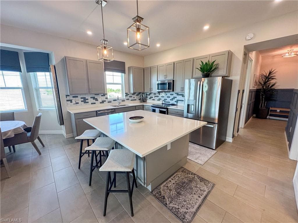 163 Indies DR E # 206, NAPLES FL 34114-5