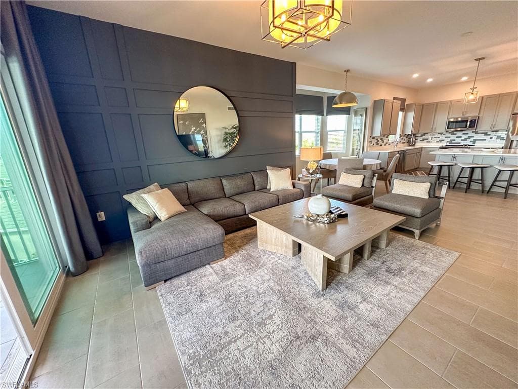 163 Indies DR E # 206, NAPLES FL 34114-12