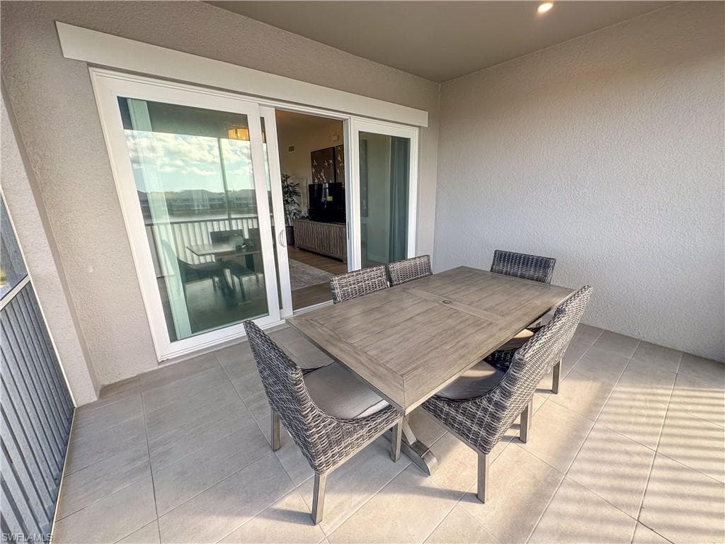 163 Indies DR E # 206, NAPLES FL 34114-16