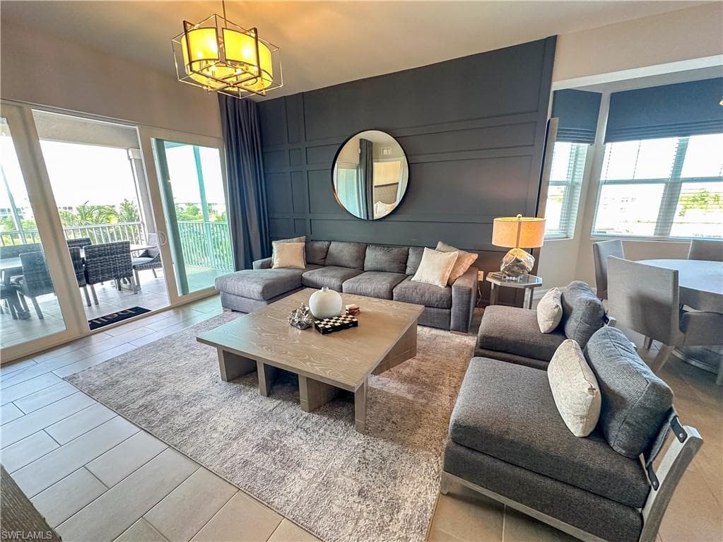 163 Indies DR E # 206, NAPLES FL 34114-11