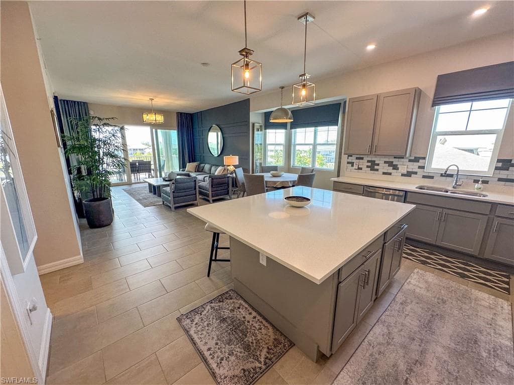 163 Indies DR E # 206, NAPLES FL 34114-2