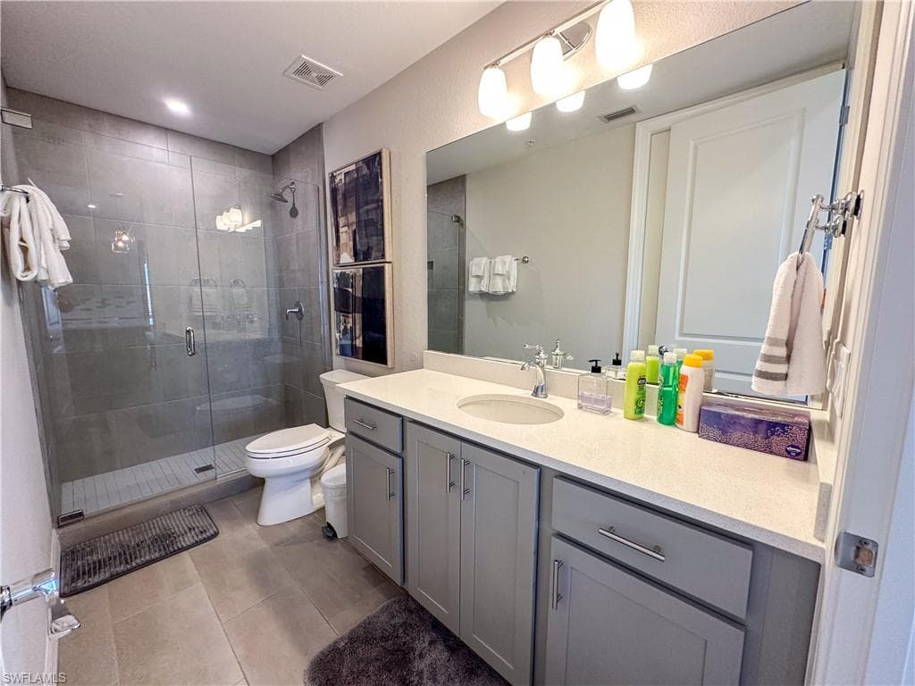 163 Indies DR E # 206, NAPLES FL 34114-27
