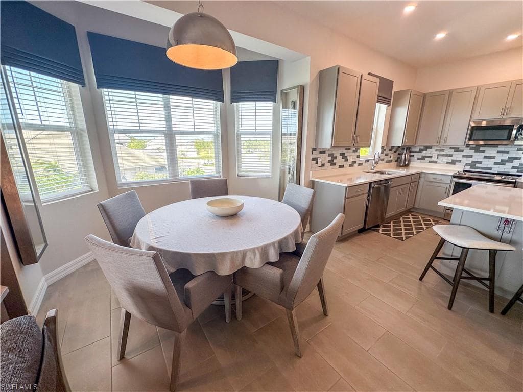 163 Indies DR E # 206, NAPLES FL 34114-8