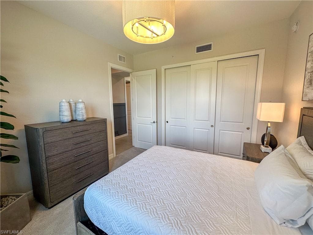 163 Indies DR E # 206, NAPLES FL 34114-37