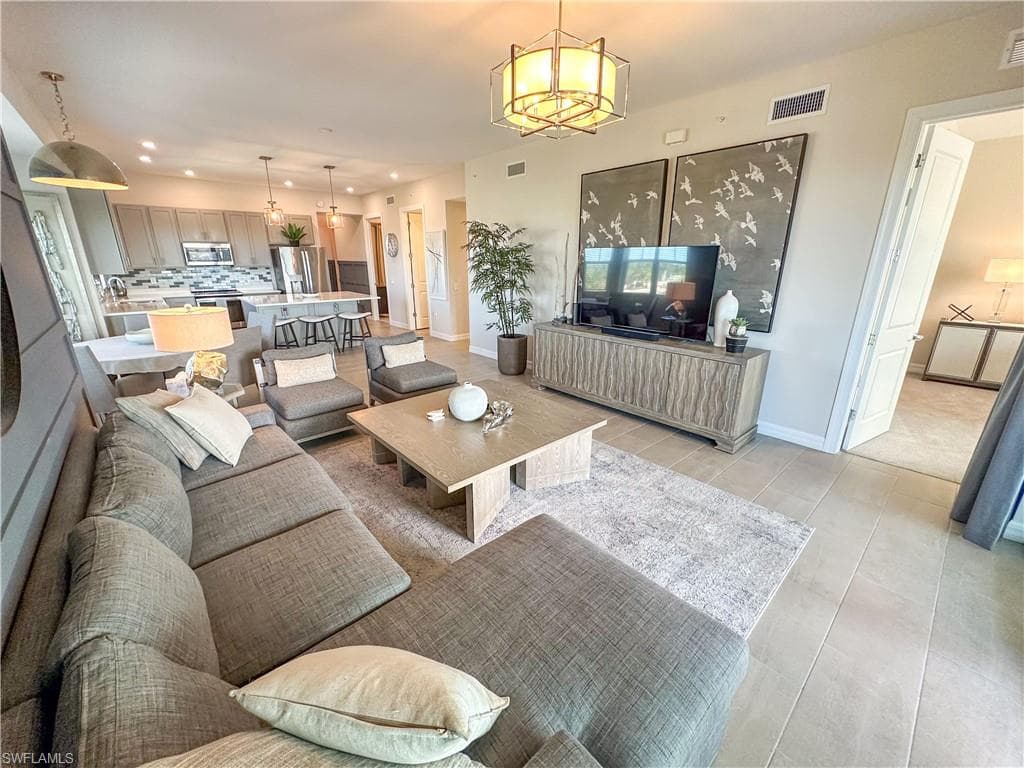 163 Indies DR E # 206, NAPLES FL 34114-13