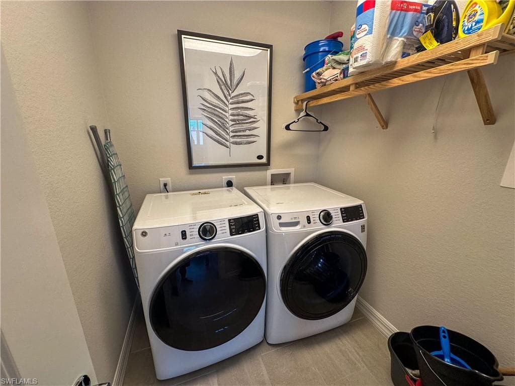 163 Indies DR E # 206, NAPLES FL 34114-40