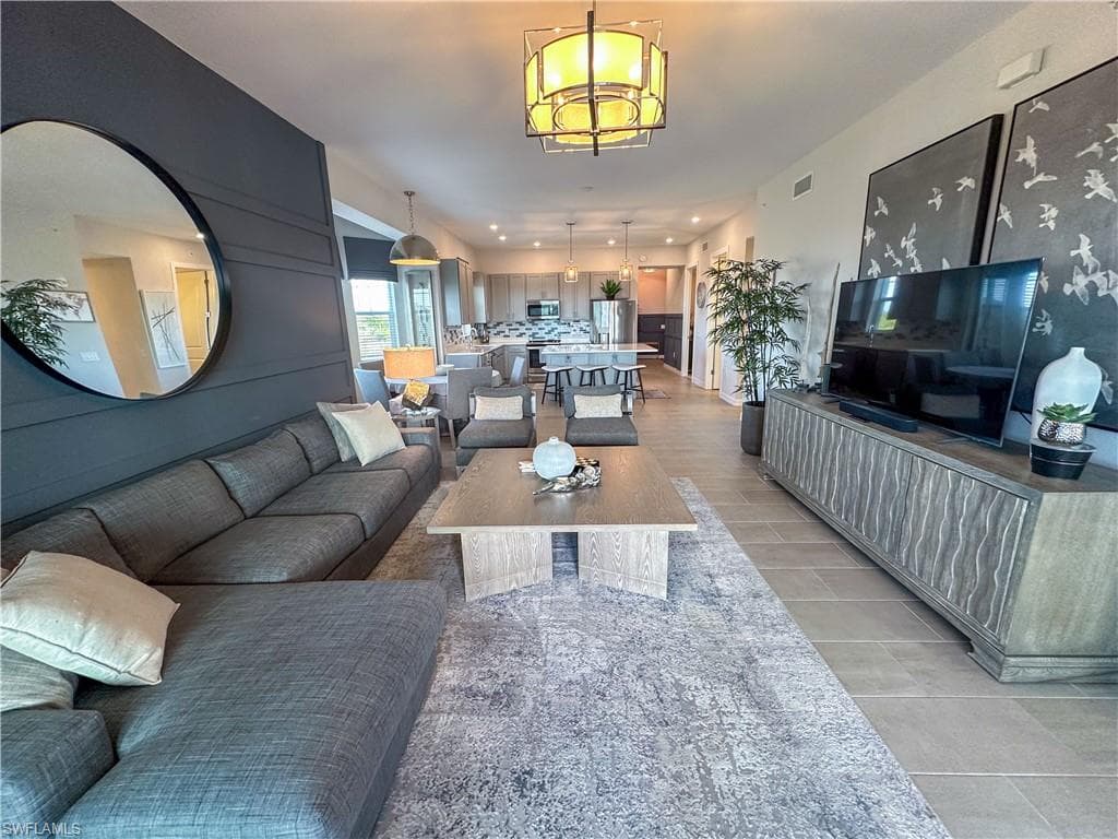 163 Indies DR E # 206, NAPLES FL 34114-17