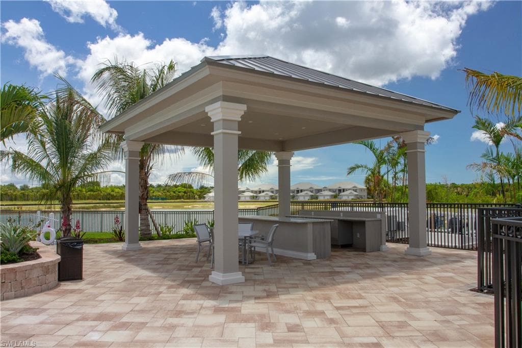 163 Indies DR E # 206, NAPLES FL 34114-43