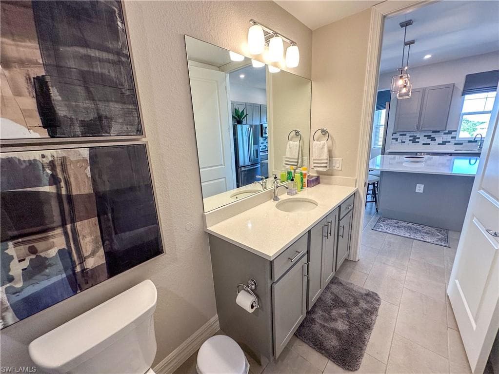 163 Indies DR E # 206, NAPLES FL 34114-28