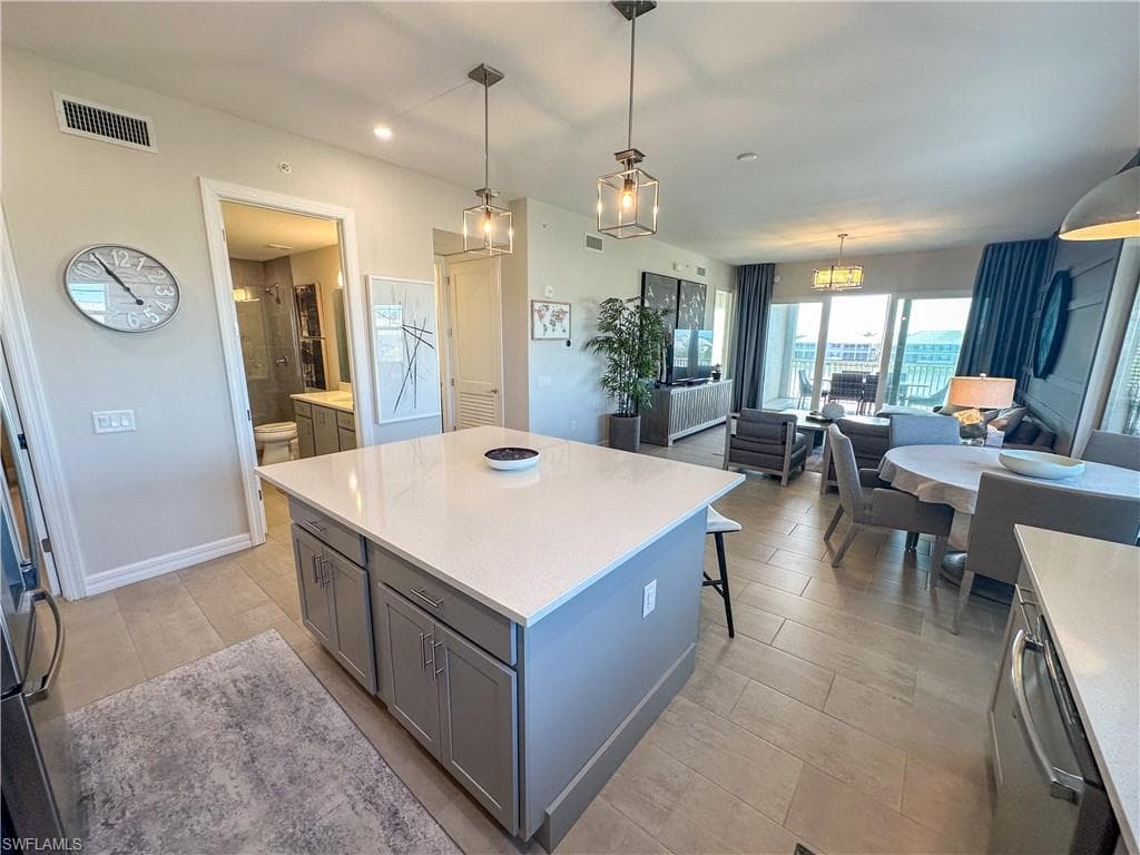 163 Indies DR E # 206, NAPLES FL 34114-3